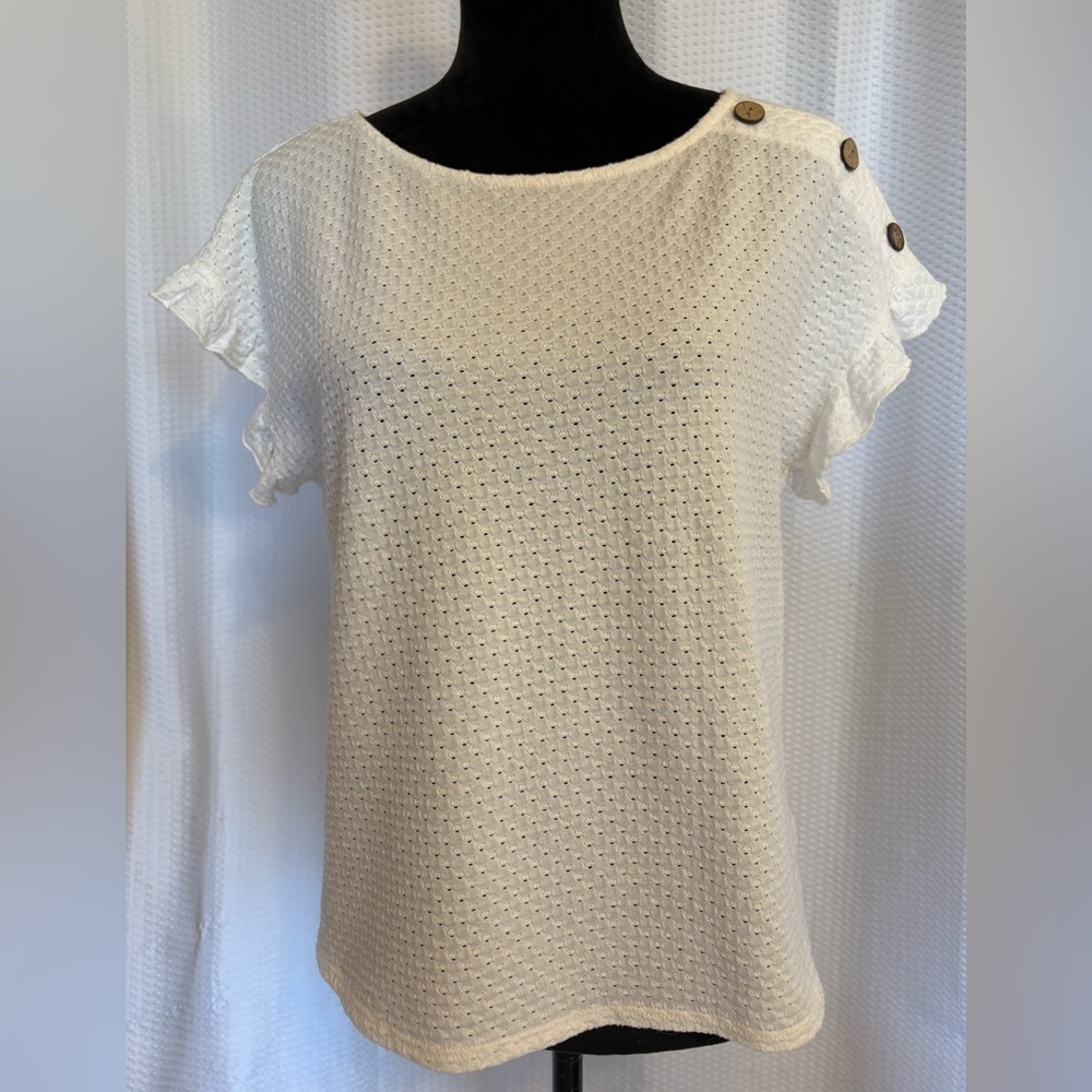 W5 white ruffled short sleeve blouse size large